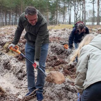 Sadzą las na lata. Mieszkańcy Łukęcina wzięli sprawy w swoje ręce