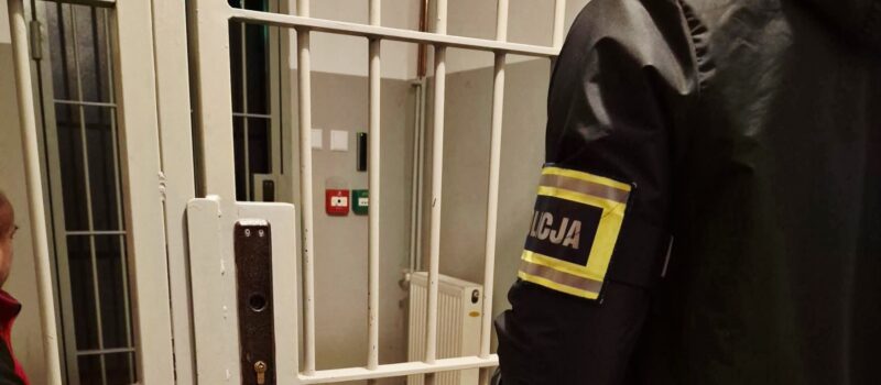 Obława na poszukiwanych. Policjanci z Kamienia Pomorskiego zatrzymali kilka osób