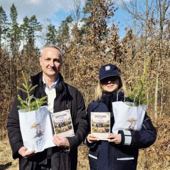 Policja i samorząd razem dla środowiska. Wspólna akcja sadzenia lasu