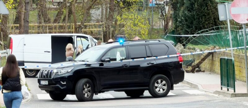 Kamieńscy policjanci wpadli na trop skradzionego Vito. Podczas akcji potrącono funkcjonariusza