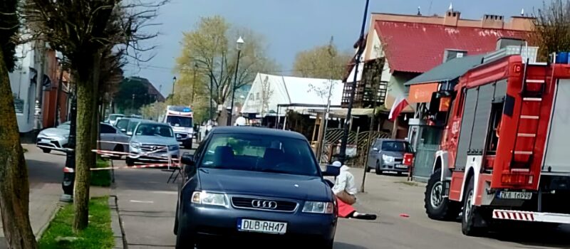 Kobieta leżała na jezdni w Dziwnowie. Do akcji zadysponowano strażaków i śmigłowiec LPR