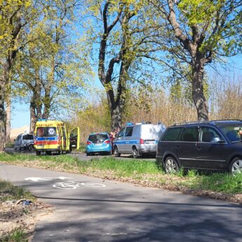 Wypadek tuż za Wolinem. Samochód uderzył w drzewo