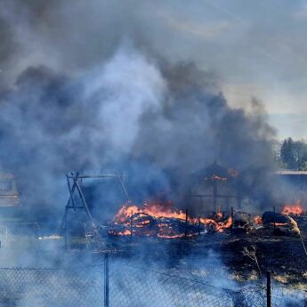 Pożar przyczep campingowych i nieużytków w Zastaniu