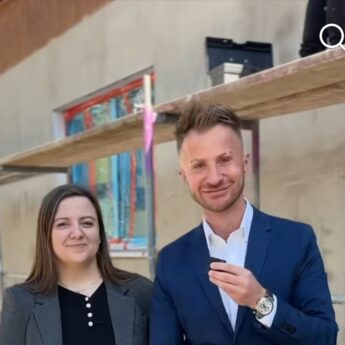 Zaglądamy na plac budowy w Świerznie. Nowy budynek policji i ośrodek zdrowia niemalże na finiszu [FILM]