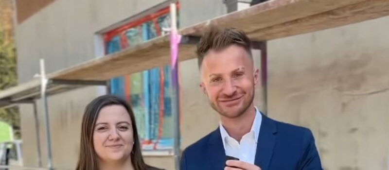 Zaglądamy na plac budowy w Świerznie. Nowy budynek policji i ośrodek zdrowia niemalże na finiszu [FILM]