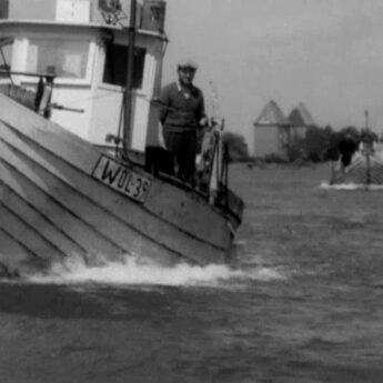 Wolin sprzed 66 lat na taśmie filmowej. Prom, rybacy, plaże i stare miasto na unikalnych kadrach! [FILM]