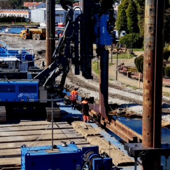 W Dziwnowie trwa przebudowa nabrzeża. Milionowa inwestycja nabiera tempa [FILM]