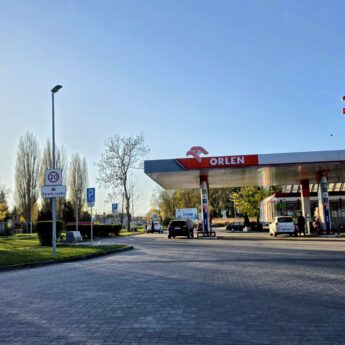 Orlen przedłuża promocję na paliwo. Kierowcy zatankują taniej przez trzy kolejne weekendy