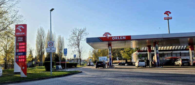 Orlen przedłuża promocję na paliwo. Kierowcy zatankują taniej przez trzy kolejne weekendy