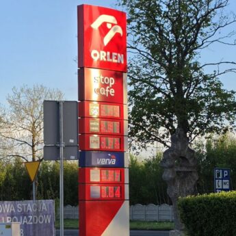 Tańsze paliwo zostaje na dłużej. Niższy VAT i akcyza do końca maja