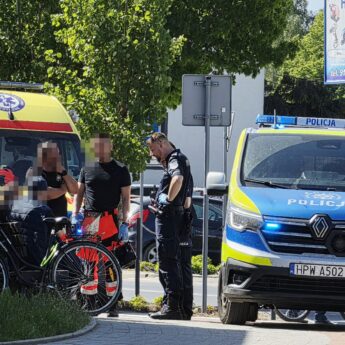 Mężczyzna trafił do szpitala. Służby interweniowały przy ulicy Mieszka