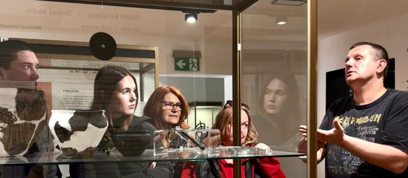 Wolin zaprasza na Noc Muzeów. Będzie spacer po cmentarzyskach, nowa wystawa i ognisko z opowieściami