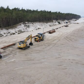 Ponad 9,6 mln zł na zasilanie plaż. Prace obejmą Pogorzelicę, Pustkowo i Międzywodzie