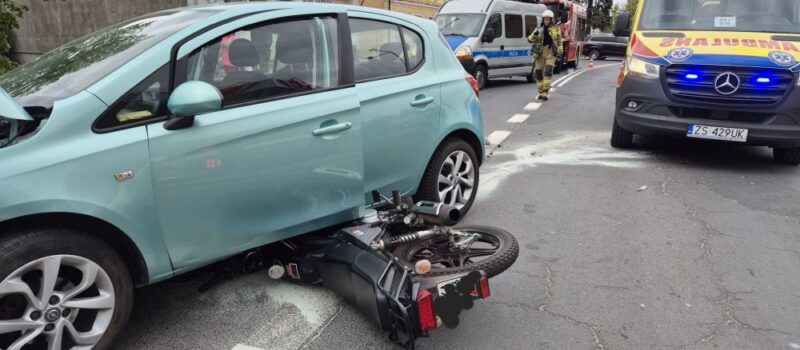 Motocykl znalazł się pod autem. Groźny wypadek w Wolinie