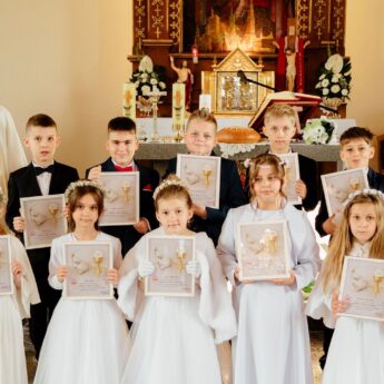 Pierwsza Komunia Święta w Gostyniu. Wzruszająca uroczystość w parafii NMP Królowej Polski