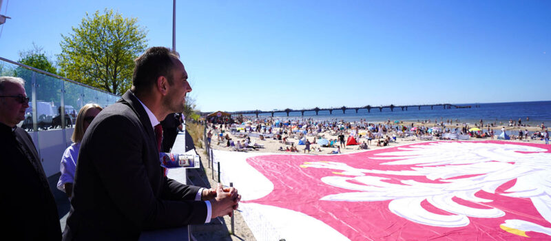 Rekord Polski w Międzyzdrojach! Na plaży czytano Konstytucję RP
