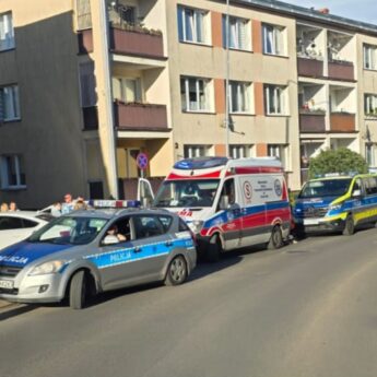 Policja szuka kierowcy BMW. Mężczyzna miał poruszać się chodnikiem