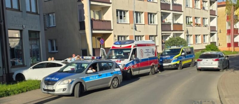 Policja szuka kierowcy BMW. Mężczyzna miał poruszać się chodnikiem