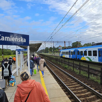 Wakacyjne pociągi wracają nad morze. Będzie więcej połączeń do Świnoujścia, Kołobrzegu i Kamienia Pomorskiego