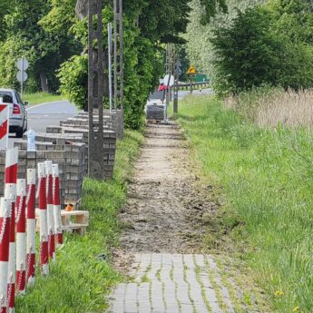 ZZDW zareagował. Trwa modernizacja chodnika do osiedla Chopina