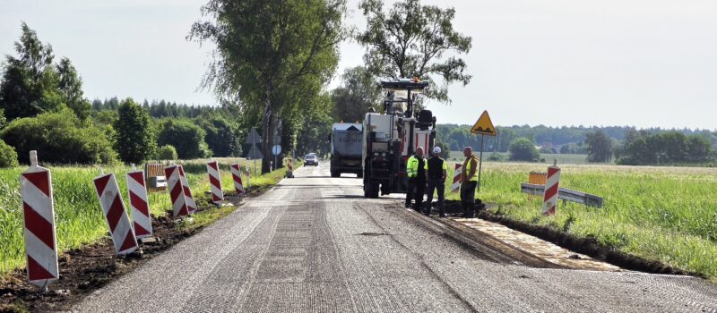 Frezują drogę między Jatkami a Świerznem. Droga wojewódzka zyska nową nawierzchnię