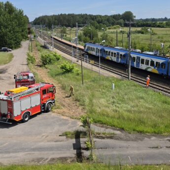80-latka przewróciła się na torach. Zatrzymano skład pociągu