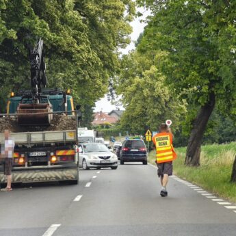 Nie tylko piesi mają problem. Na trasie Kamień Pomorski - Dziwnówek pojawił się ruch wahadłowy