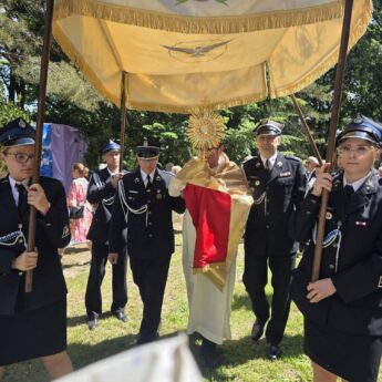 Boże Ciało w Kołczewie. Druhowie OSP aktywnie włączyli się w uroczystość