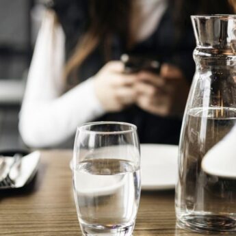 Darmowa woda z kranu w restauracjach? Rząd pracuje nad nowymi przepisami