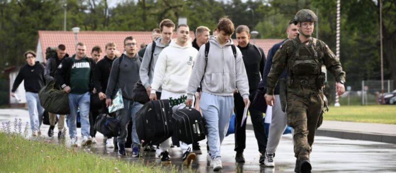 Rusza trzecia edycja „Wakacji z wojskiem”. Za 27 dni szkolenia można otrzymać blisko 6 tys. złotych