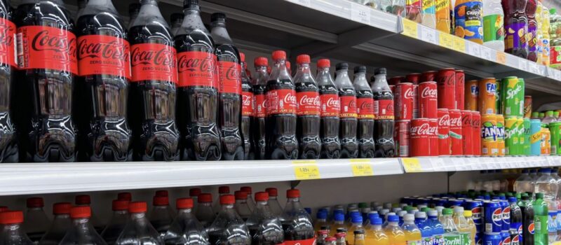 Cola za ponad 10 zł! Ceny napojów słodzonych mogą zaskoczyć przy kasie