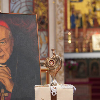 Relikwie Prymasa Tysiąclecia nawiedziły kamińską katedrę