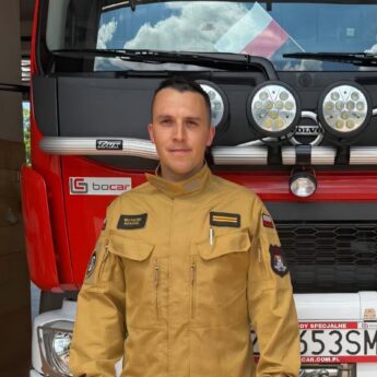 Strażak Mateusz Szakiel z Kamienia Pomorskiego uratował pacjenta z płonącej sali szpitala!