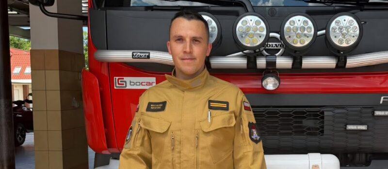 Strażak Mateusz Szakiel z Kamienia Pomorskiego uratował pacjenta z płonącej sali szpitala!