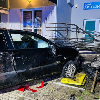 Auto wjechało w budynek ośrodka w Dziwnówku!