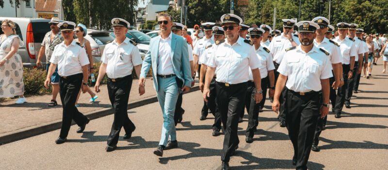 Morze ludzi w Dziwnowie. Centralne obchody Dnia Marynarki Wojennej przyciągnęły tłumy