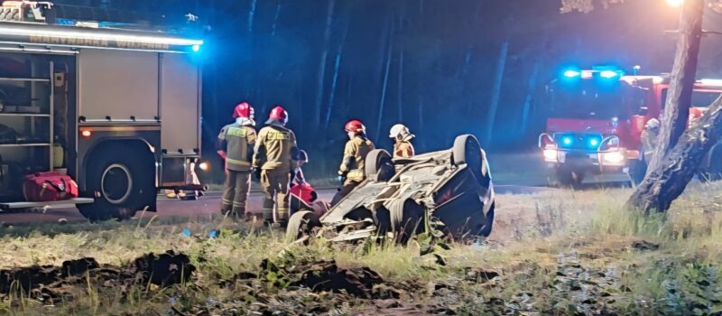 Pijany rajd zakończony dachowaniem! Nocna akcja służb pod Dziwnowem Pijany rajd zakończony dachowaniem! Nocna akcja służb pod Dziwnowem