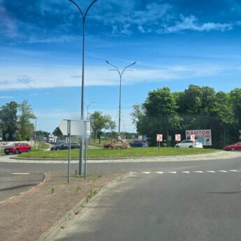 Koniec długiego weekendu. Droga między Wrzosowem a Kamieniem Pomorskim zaczyna się korkować