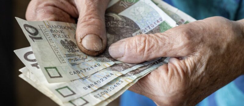 Minimalna emerytura przekroczy 2 tysiące złotych? Rząd pokazał prognozy na 2027 rok