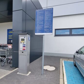 "Mandat" na parkingu sklepu. Kierowcy skarżą się na parkingi przy marketach