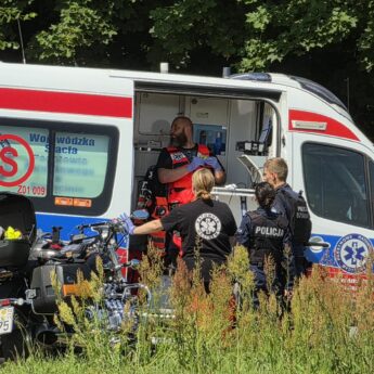 Wypadek na zjeździe do Trzebieszewa. Na miejscu wszystkie służby