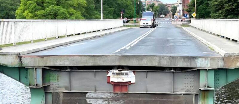 Awaria mostu obrotowego w Wolinie! Przepłynięcie większych jednostek niemożliwe Awaria mostu obrotowego w Wolinie! Przepłynięcie większych jednostek niemożliwe
