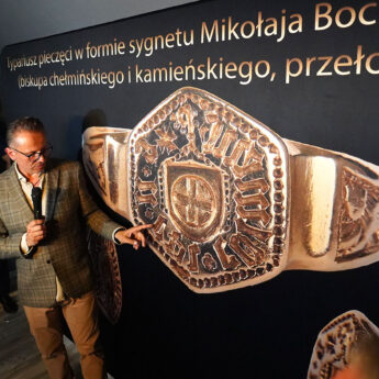 „Ten sygnet przypomina nam o wielkiej historii naszego miasta”. Rozmowa z dyrektorem Grzegorzem Kurką