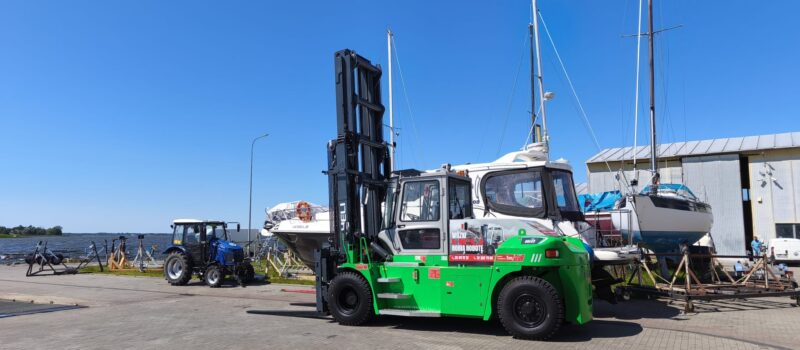 Potężny elektryczny wózek już w Marinie Kamień Pomorski Potężny elektryczny wózek już w Marinie Kamień Pomorski