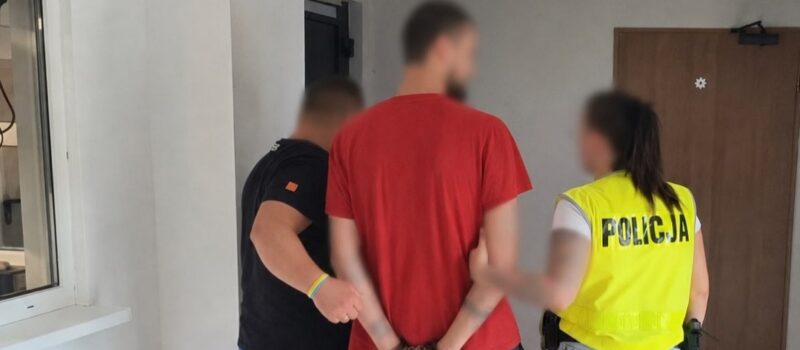 Sprayem po elewacjach w Międzyzdrojach. 26-latek zatrzymany przez policję Sprayem po elewacjach w Międzyzdrojach. 26-latek zatrzymany przez policję