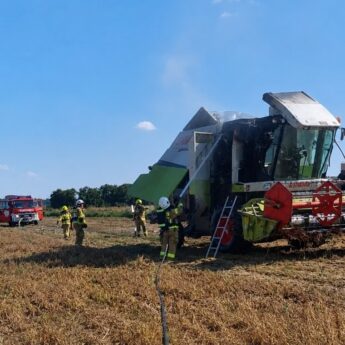 Pożar kombajnu podczas żniw. Strażacy ruszyli do akcji w Kłodzinie