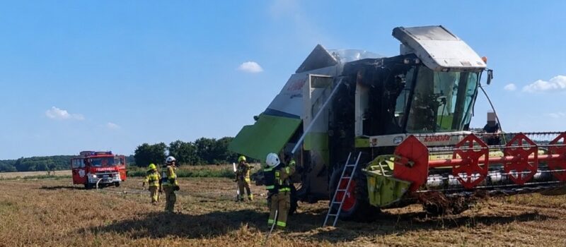 Pożar kombajnu podczas żniw. Strażacy ruszyli do akcji w Kłodzinie Pożar kombajnu podczas żniw. Strażacy ruszyli do akcji w Kłodzinie