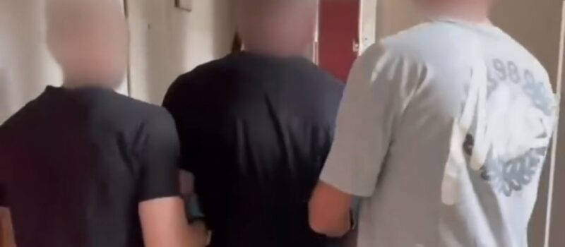 Uciekł po kolizji, groził policjantom i miał narkotyki. Poszukiwany 44-latek trafił za kraty Uciekł po kolizji, groził policjantom i miał narkotyki. Poszukiwany 44-latek trafił za kraty