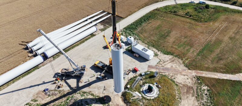 Gigantyczne elementy turbin jadą pod Jarszewo. Kierowców czekają utrudnienia