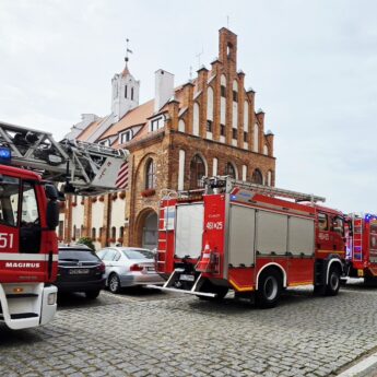 Alarm w Urzędzie Miejskim w Kamieniu Pomorskim. Na miejsce ruszyli strażacy